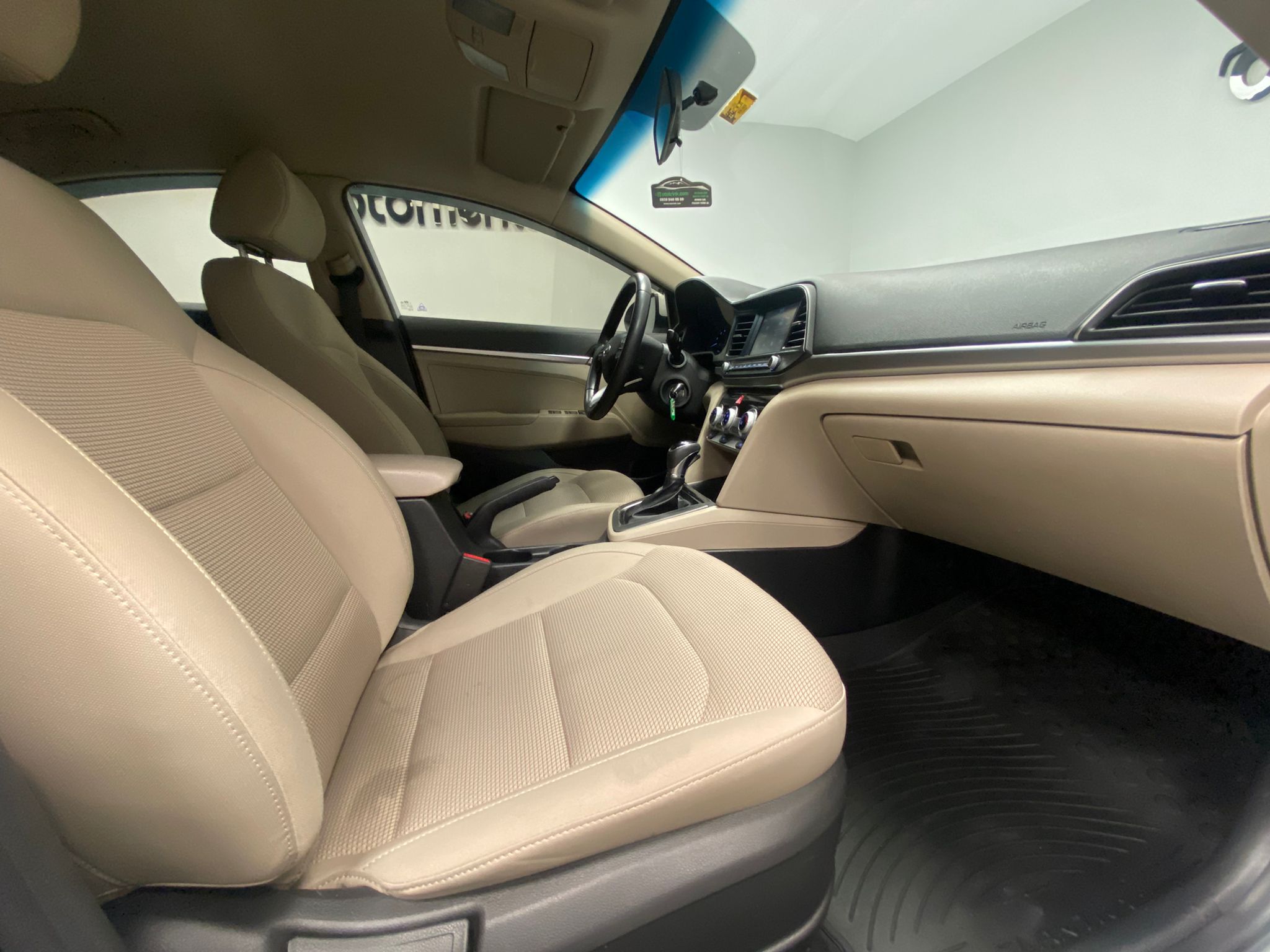 HYUNDAI ELANTRA 12